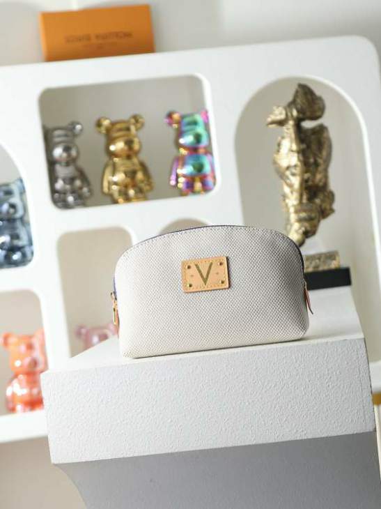 Picture of Louis Vuitton Wallets _SKUfw239635733fw